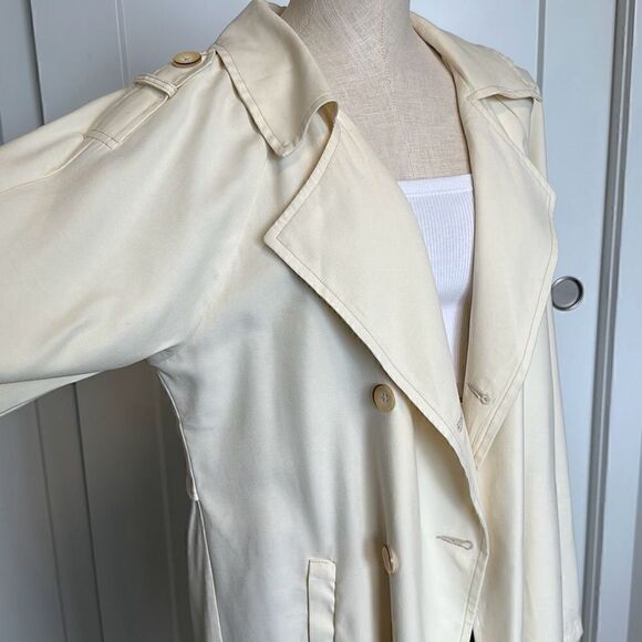 MAUBY Trench Coat In Off White - Picture 3 of 13